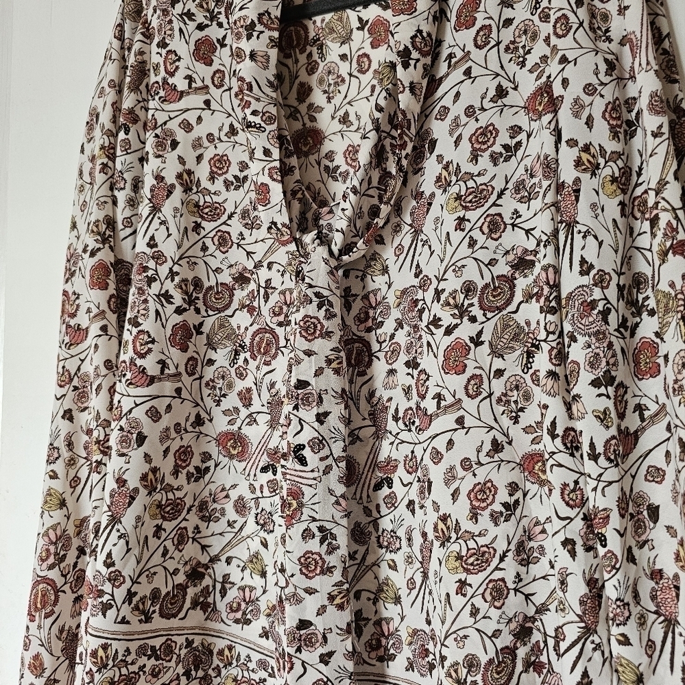 Max Studio white red floral print tie front long sleeve v neck blouse Size L - Picture 3 of 6